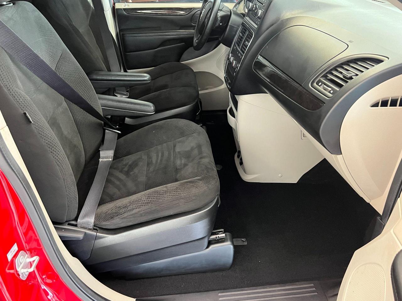 2015 Dodge Grand Caravan CVP+New Tires+A/C+Tinted+CELAN CARFAX Photo76