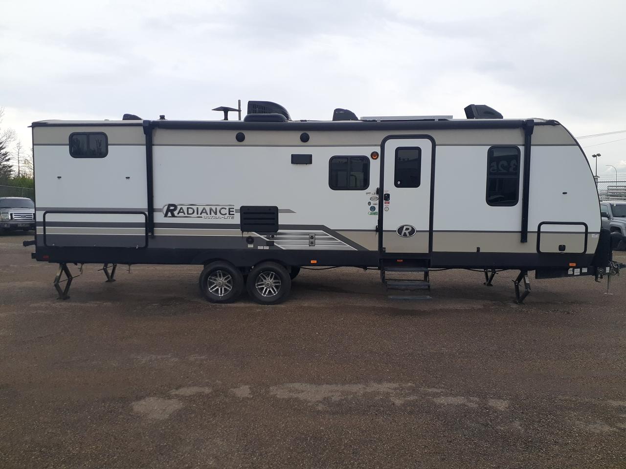 2018 CRUISER RADIANCE SERIES 22 RBDS TRAVEL TRAILER Radiance 26 BH, rear Bunks, Sleeps 6, Leather, - Photo #2