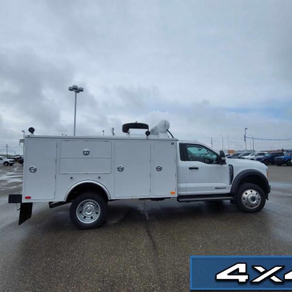 2023 Ford SUPER DUTY F-450 DRW SERVICE BODY Photo2