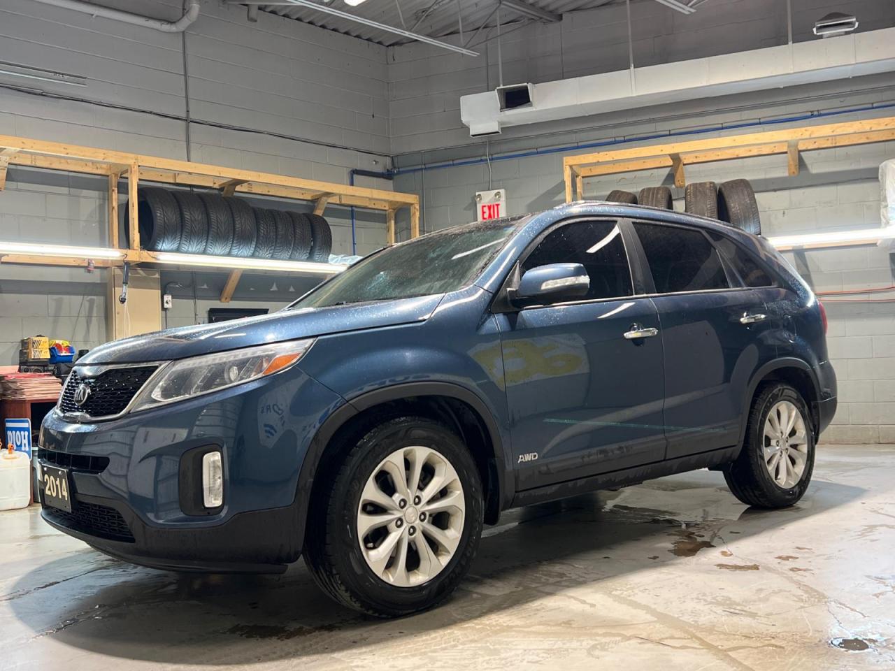 Used 2014 Kia Sorento EX AWD V6 * Panoramic Sunroof * Heated Leather Seats *  Back Up Camera *  Park Assist * Dual Climate Control * Heated Steering Wheel * Cruise control for sale in Cambridge, ON
