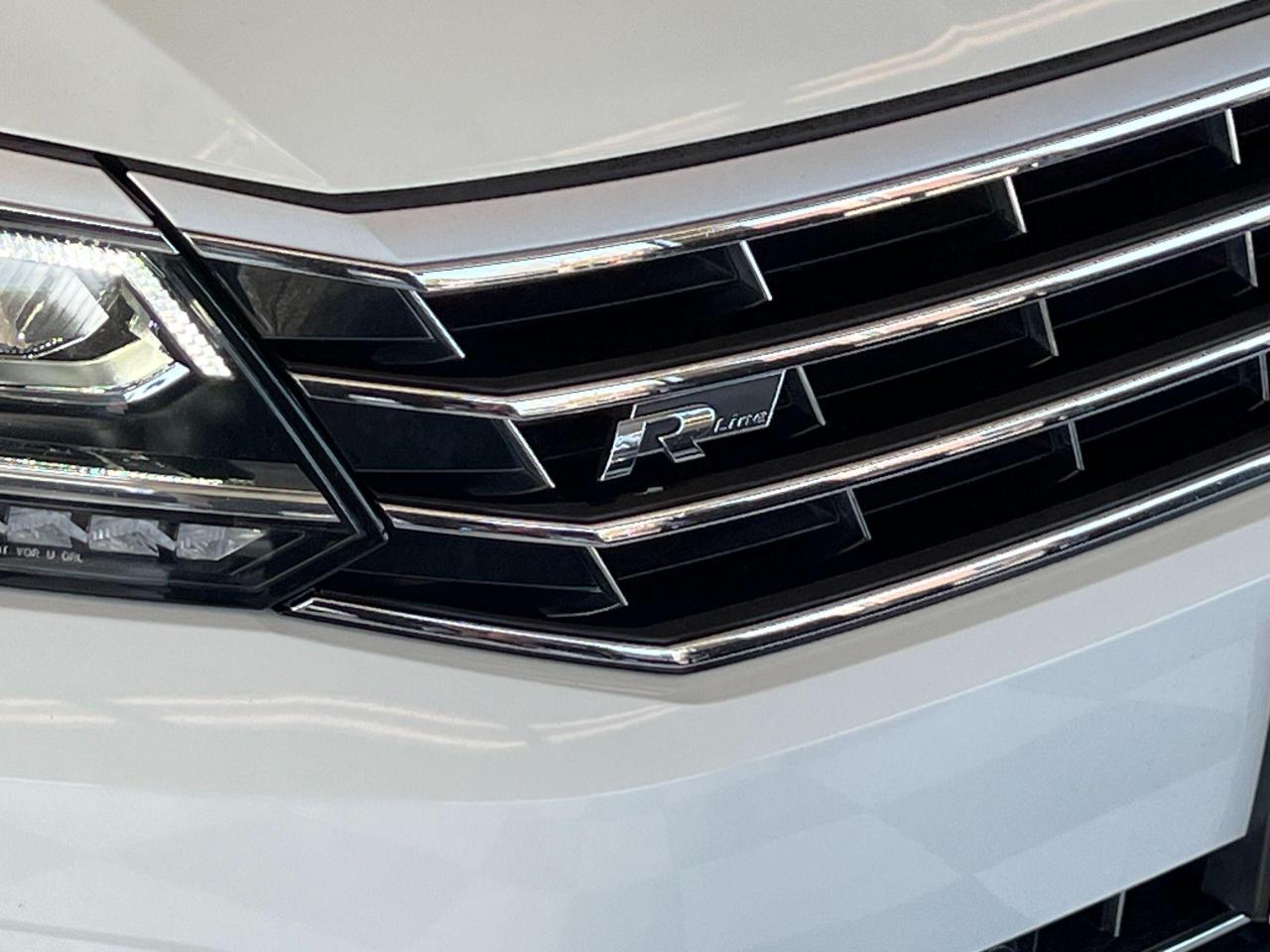 2017 Volkswagen Passat R Line+Adaptive Cruise+LaneKeep+Roof+CLEAN CARFAX - Photo #12