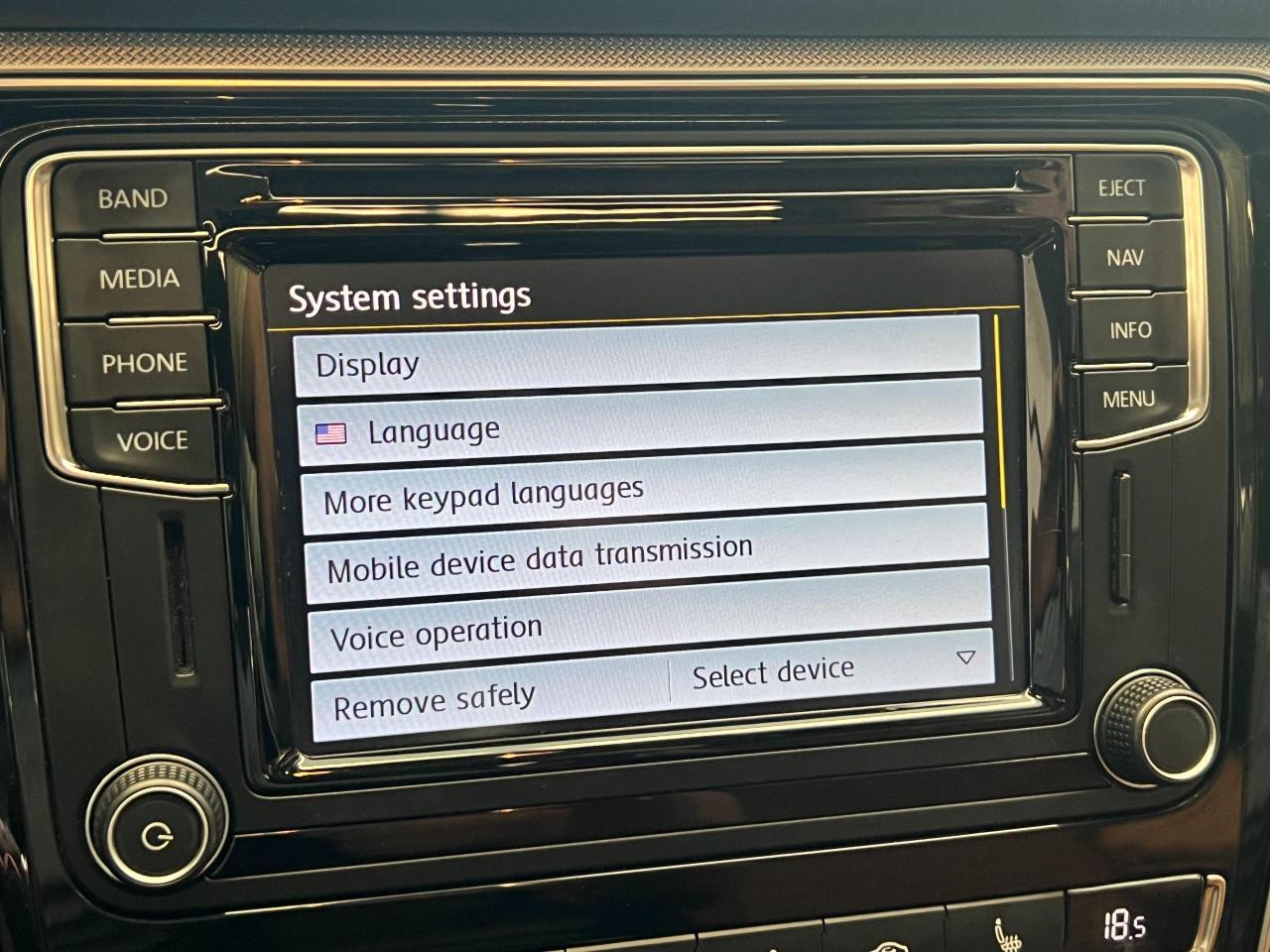 2017 Volkswagen Passat R Line+Adaptive Cruise+LaneKeep+Roof+CLEAN CARFAX - Photo #36