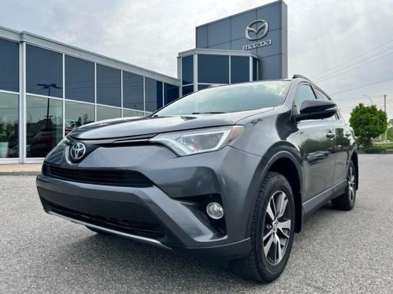 Used 2017 Toyota RAV4 AWD 4dr XLE for sale in Ottawa, ON