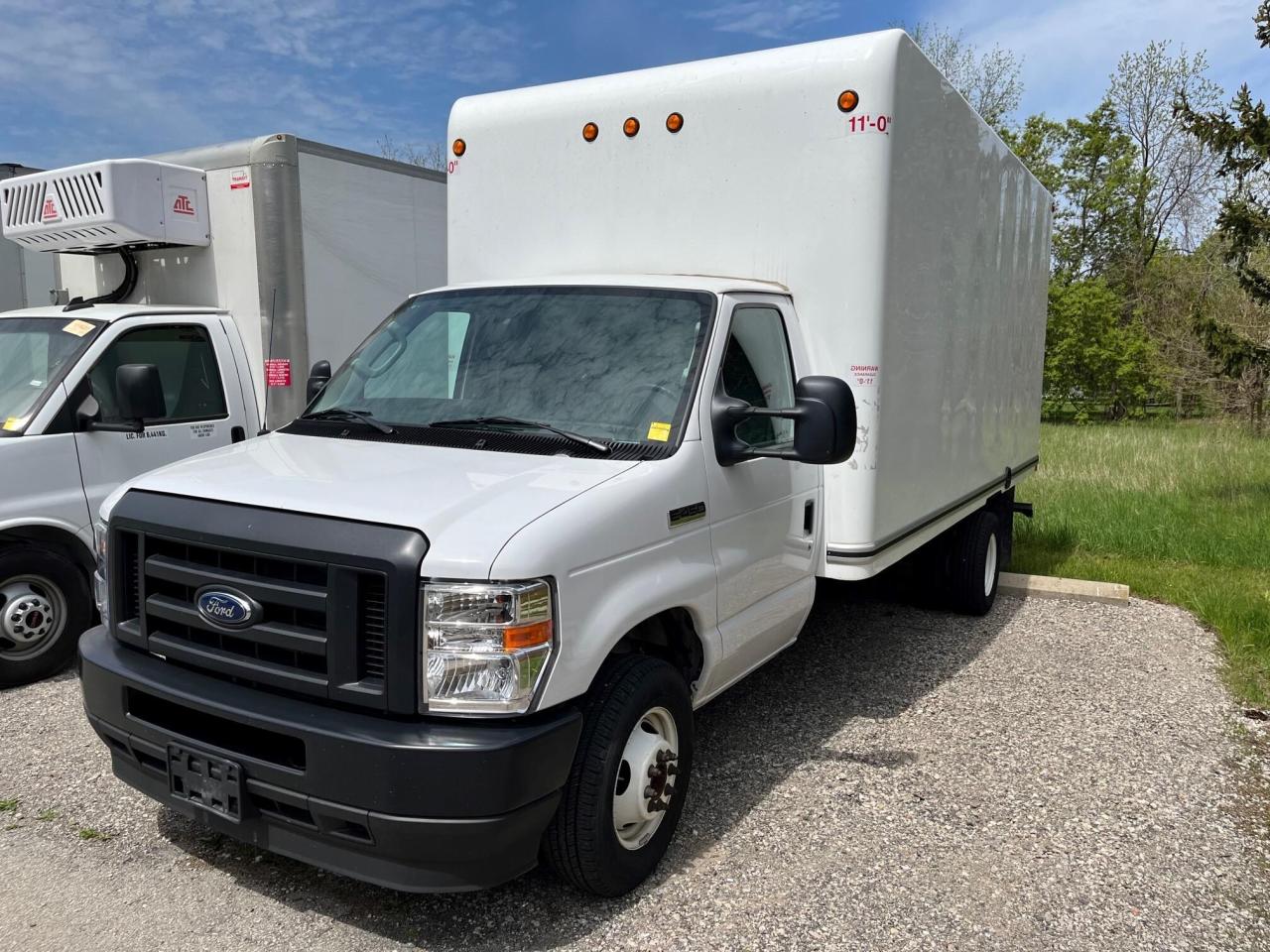 2022 Ford E450 LOw Kms!