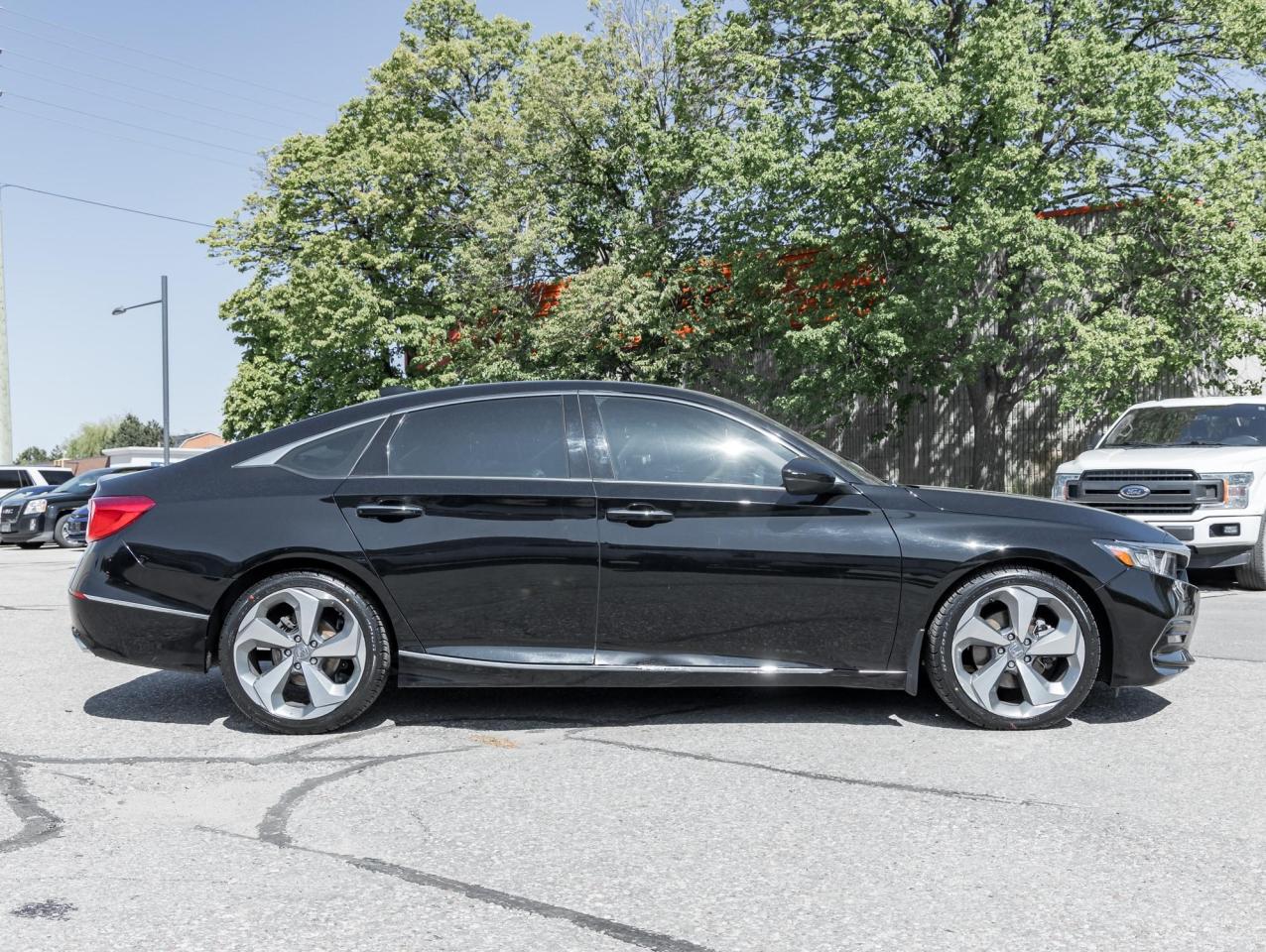 2018 Honda Accord Sedan TOURING 2.0T Photo