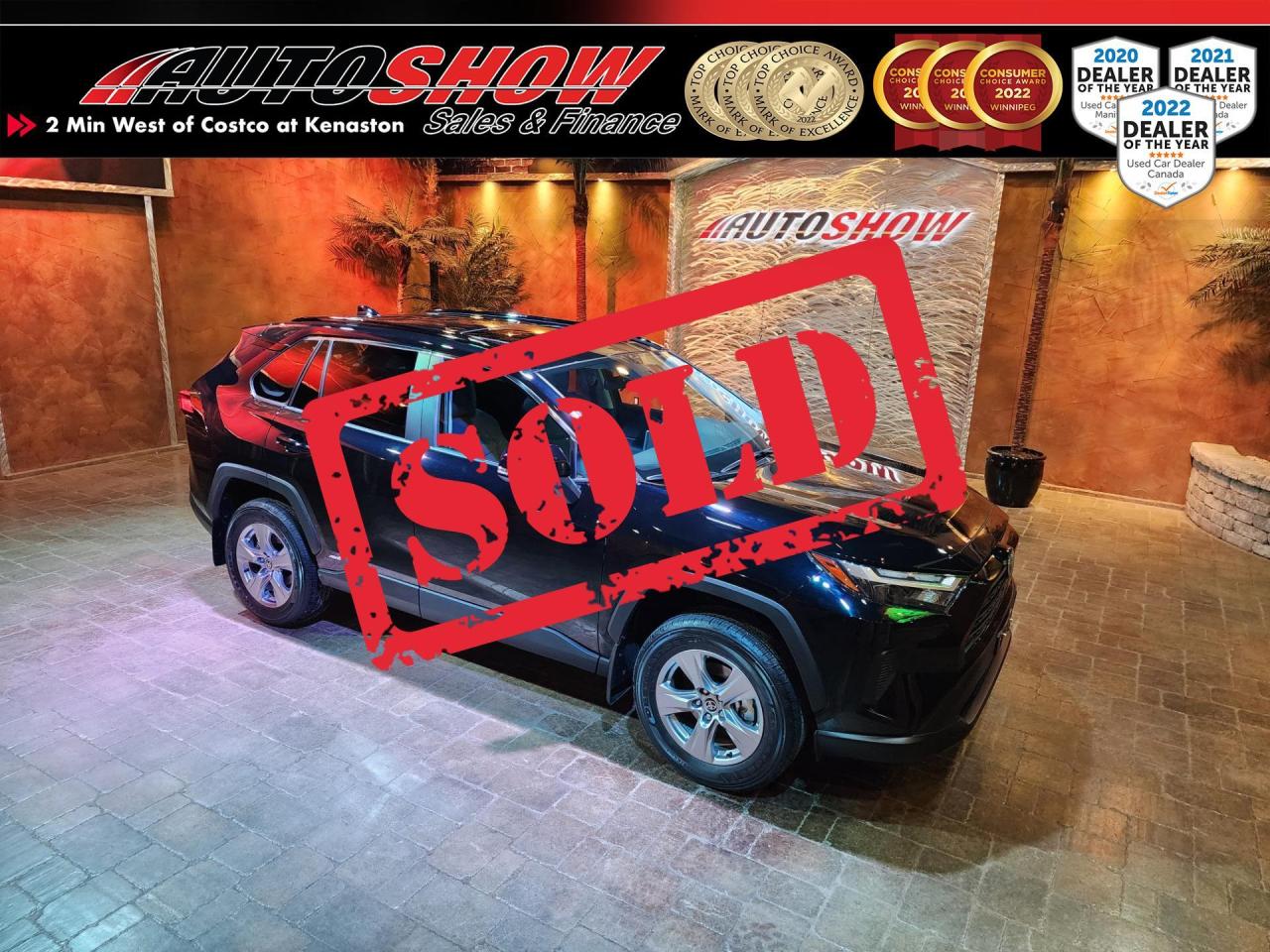 Used 2023 Toyota RAV4 Hybrid XLE - 100kms, Sunroof, Htd Seats, Carplay!! for sale in Winnipeg, MB