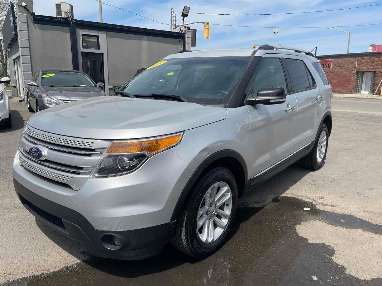 Used 2014 Ford Explorer XLT for sale in Hamilton, ON