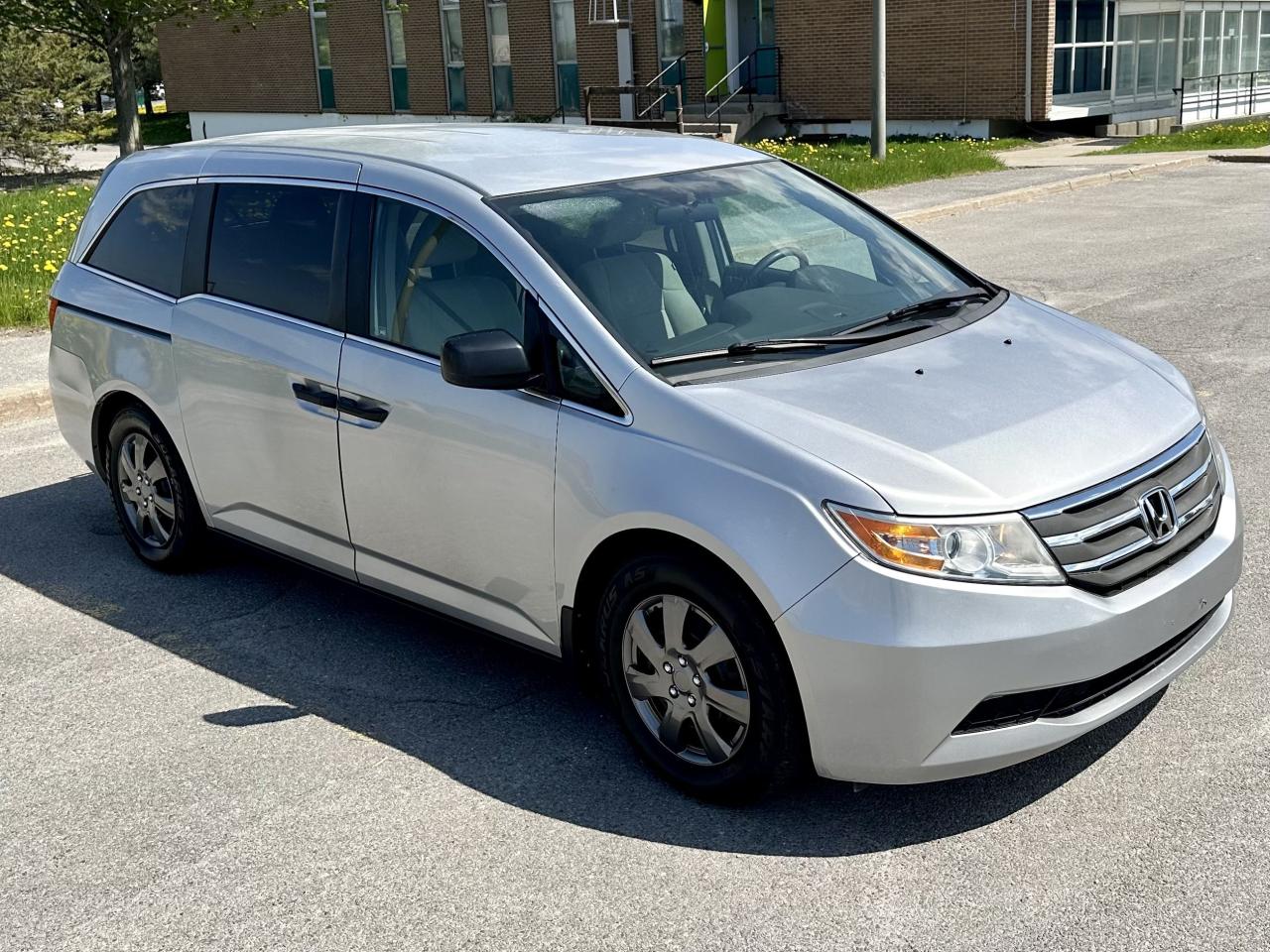 2012 Honda Odyssey LX - Photo #4