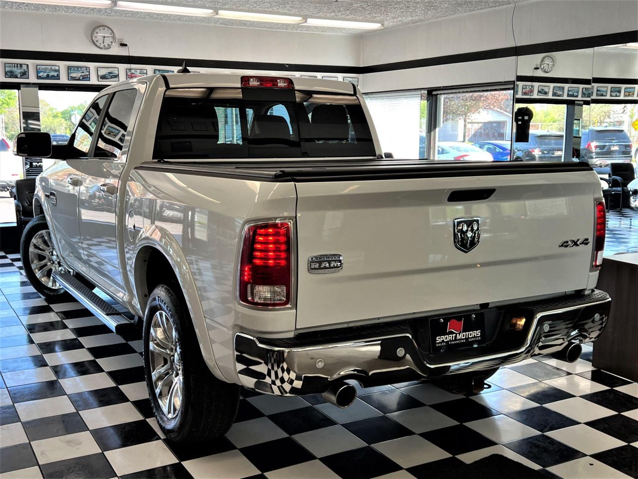 2018 RAM 1500 Laramie Longhorn Crew ECO Diesel 4x4+CLEAN CARFAX - Photo #14