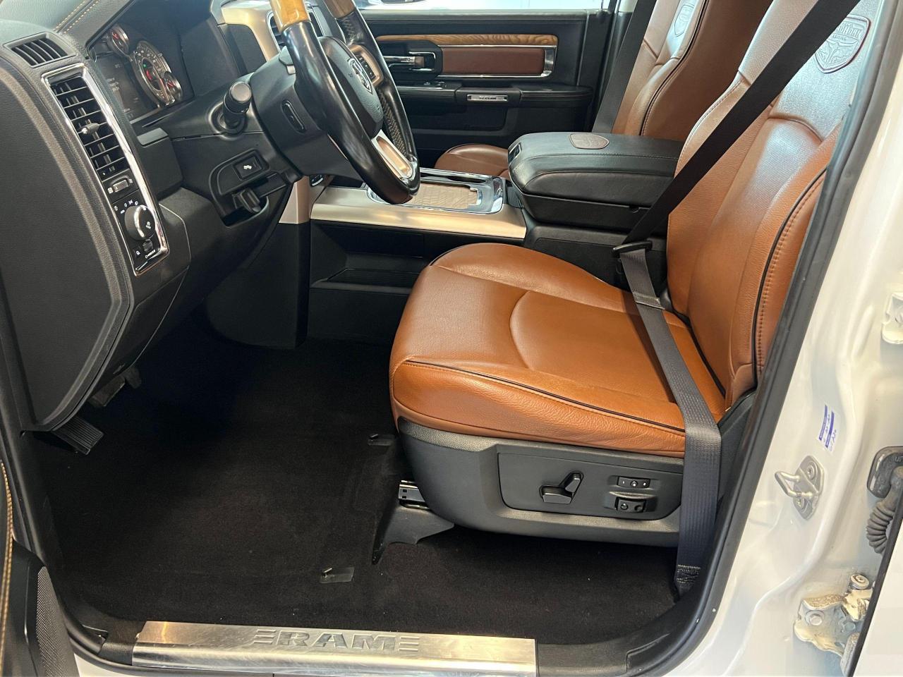 2018 RAM 1500 Laramie Longhorn Crew ECO Diesel 4x4+CLEAN CARFAX Photo85