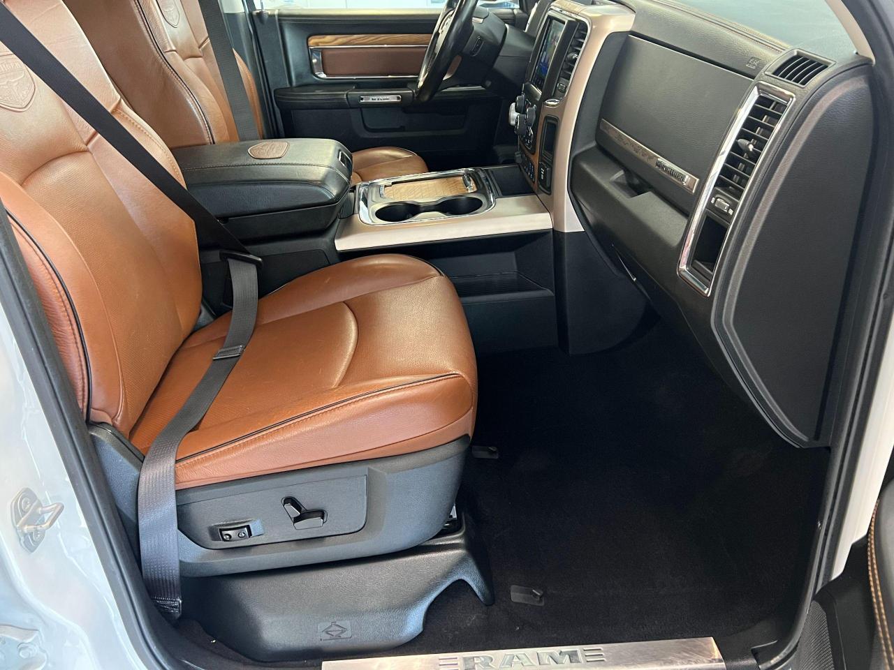 2018 RAM 1500 Laramie Longhorn Crew ECO Diesel 4x4+CLEAN CARFAX Photo88