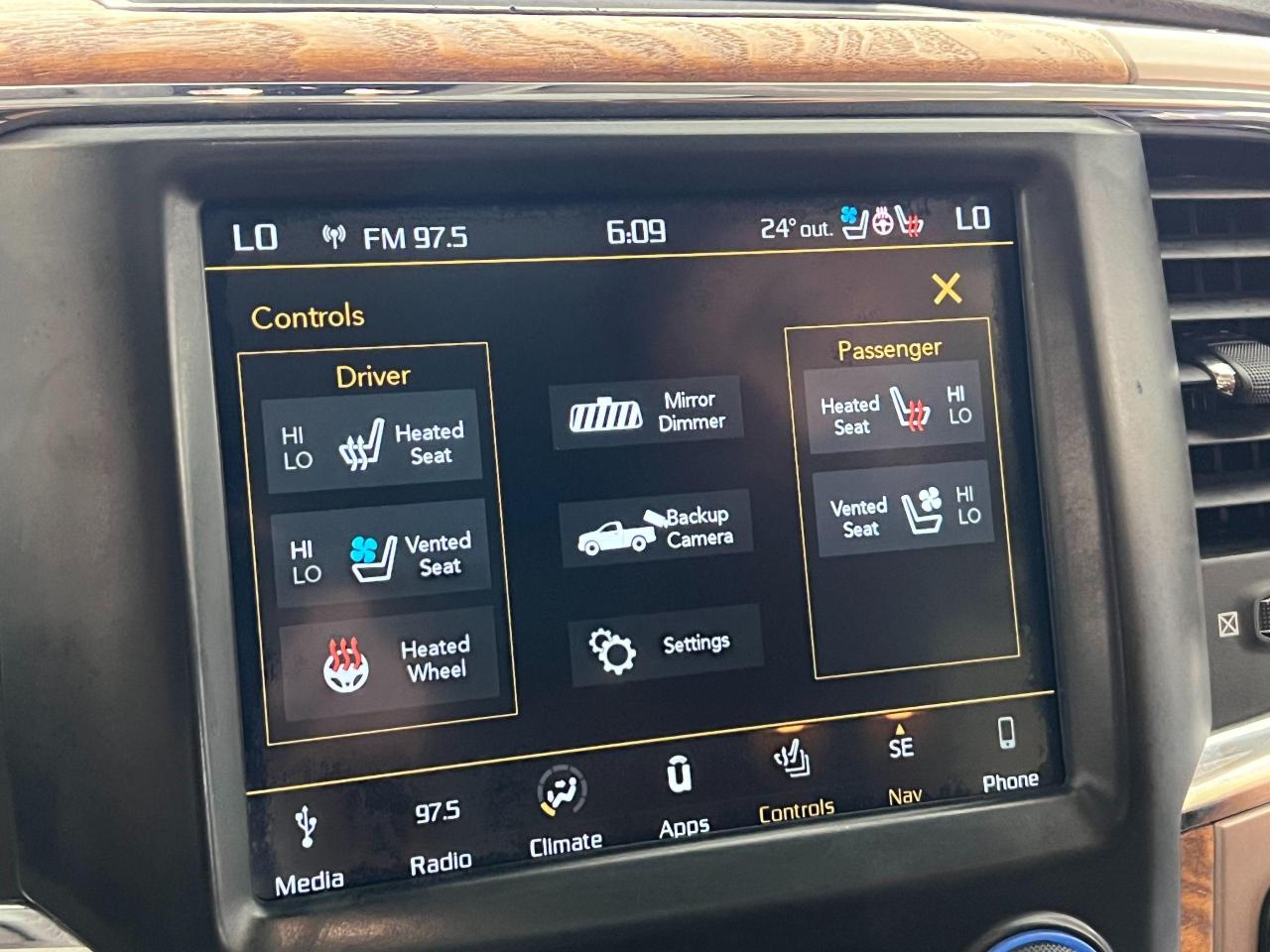 2018 RAM 1500 Laramie Longhorn Crew ECO Diesel 4x4+CLEAN CARFAX Photo100
