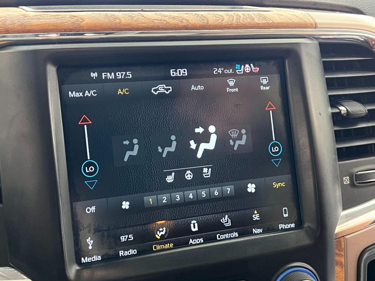 2018 RAM 1500 Laramie Longhorn Crew ECO Diesel 4x4+CLEAN CARFAX Photo103