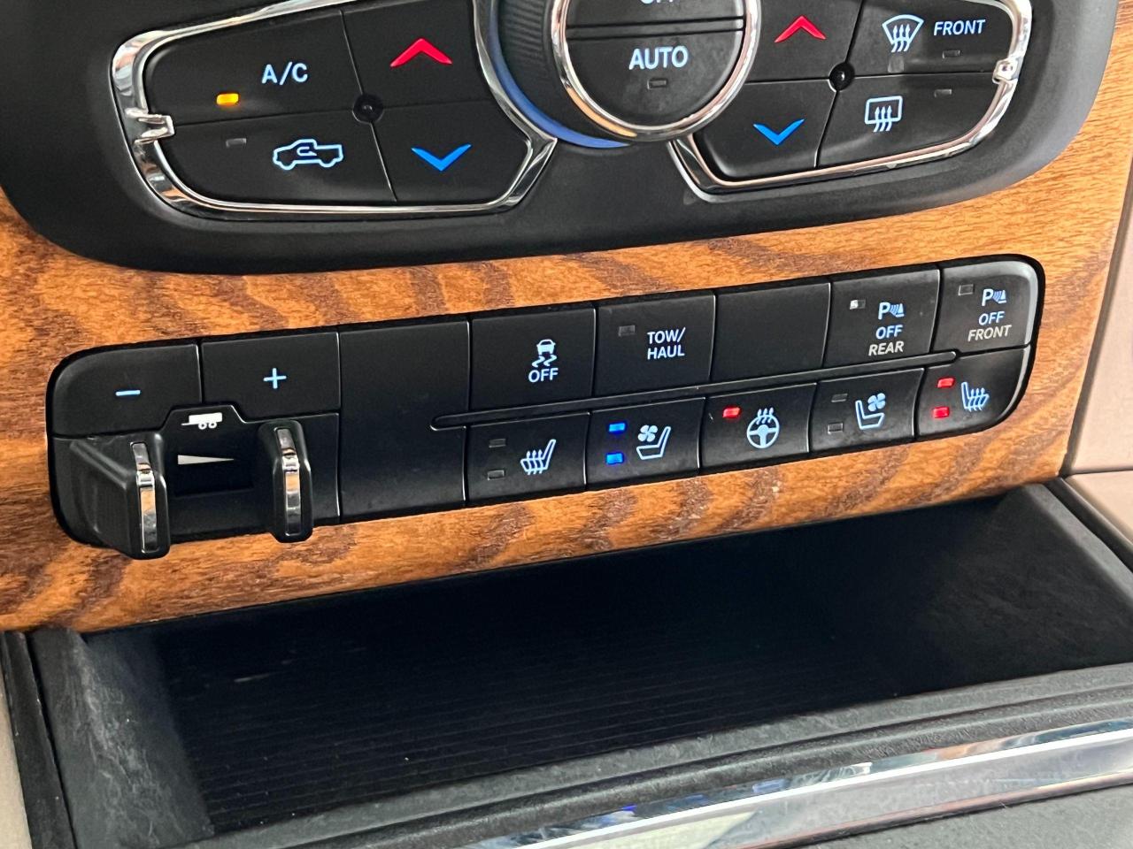 2018 RAM 1500 Laramie Longhorn Crew ECO Diesel 4x4+CLEAN CARFAX Photo106