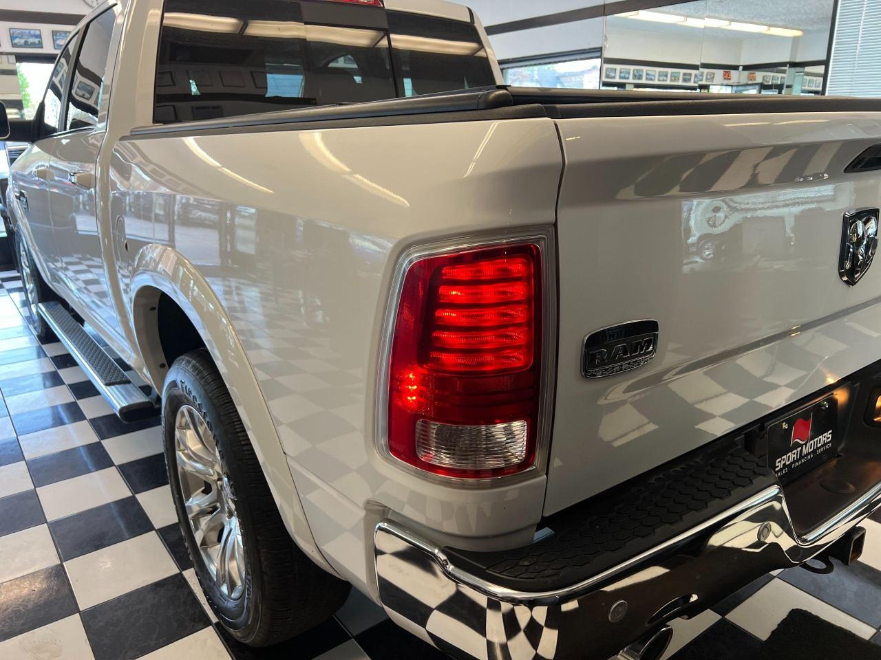 2018 RAM 1500 Laramie Longhorn Crew ECO Diesel 4x4+CLEAN CARFAX Photo111