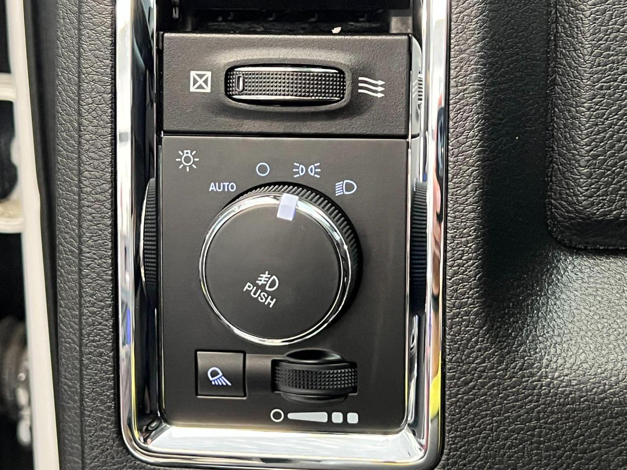 2018 RAM 1500 Laramie Longhorn Crew ECO Diesel 4x4+CLEAN CARFAX Photo118