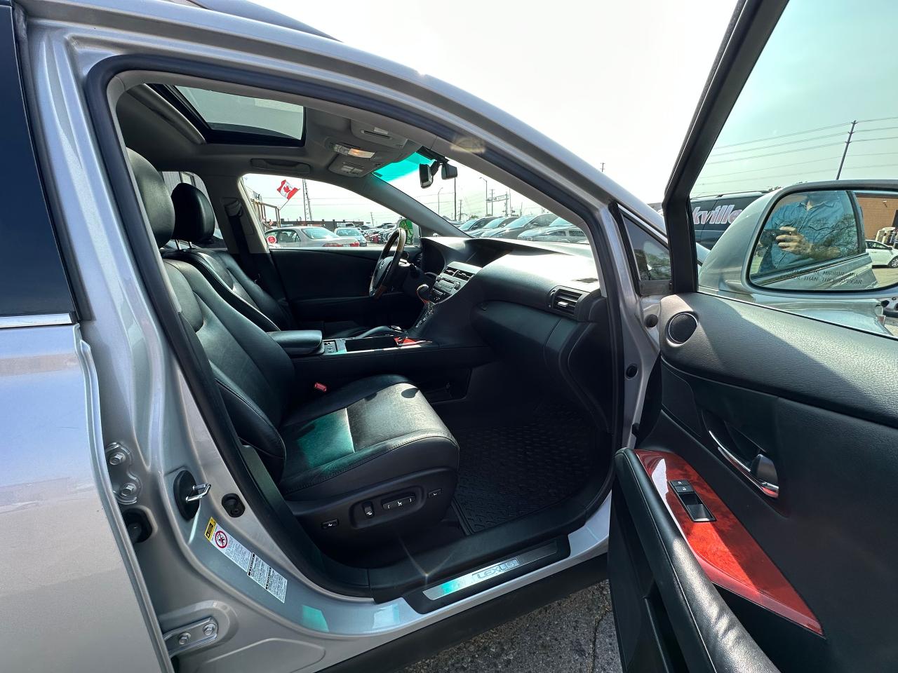 2011 Lexus RX 350 Navigation, Leather, Sunroof - Photo #12