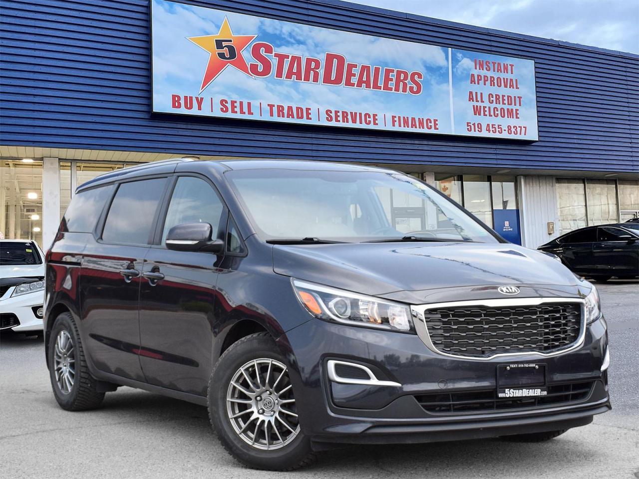 Used 2020 Kia Sedona FWD H-SEATS R-CAM LOW KM! WE FINANCE ALL CREDIT! for sale in London, ON