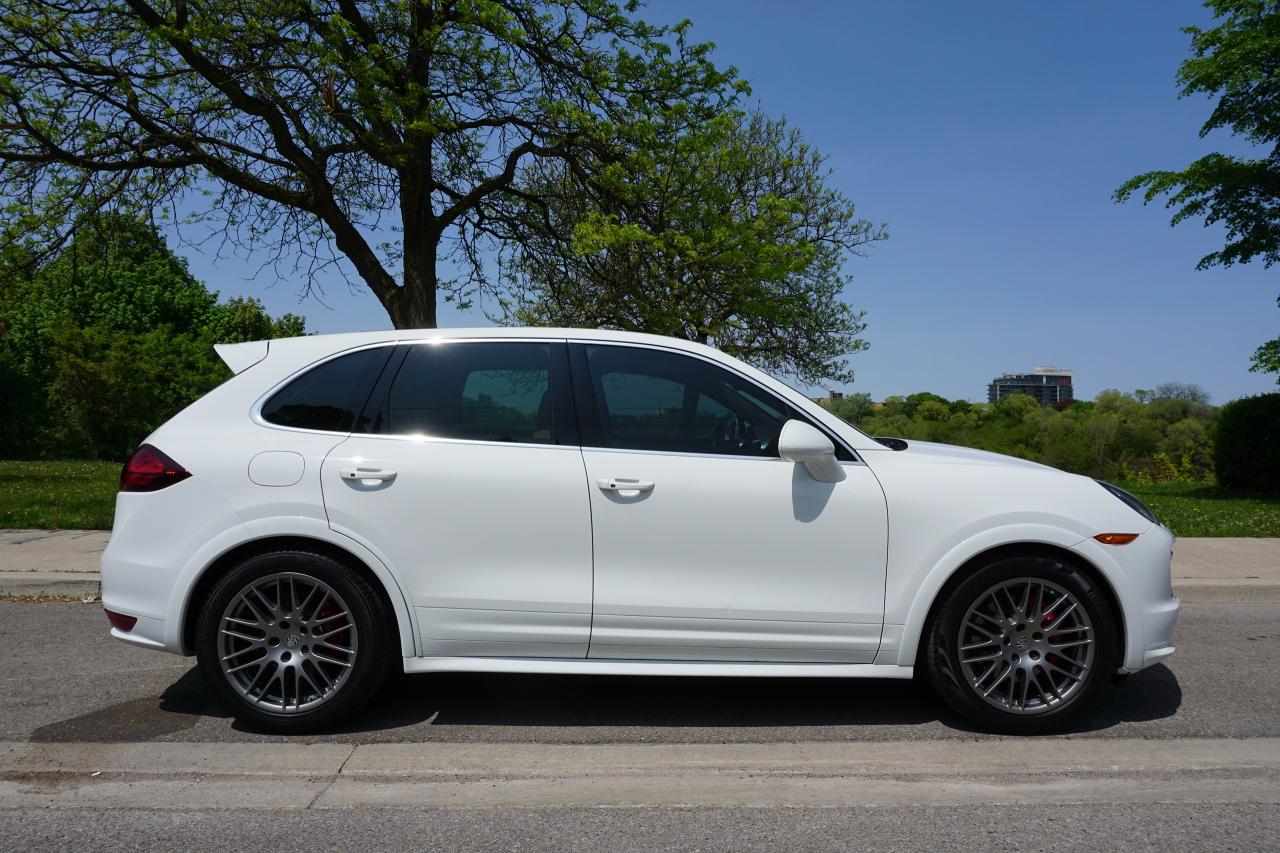 2014 Porsche Cayenne GTS / 1 OWNER/ NO ACCIDENTS/ DEALER SERVICED/ MINT Photo4