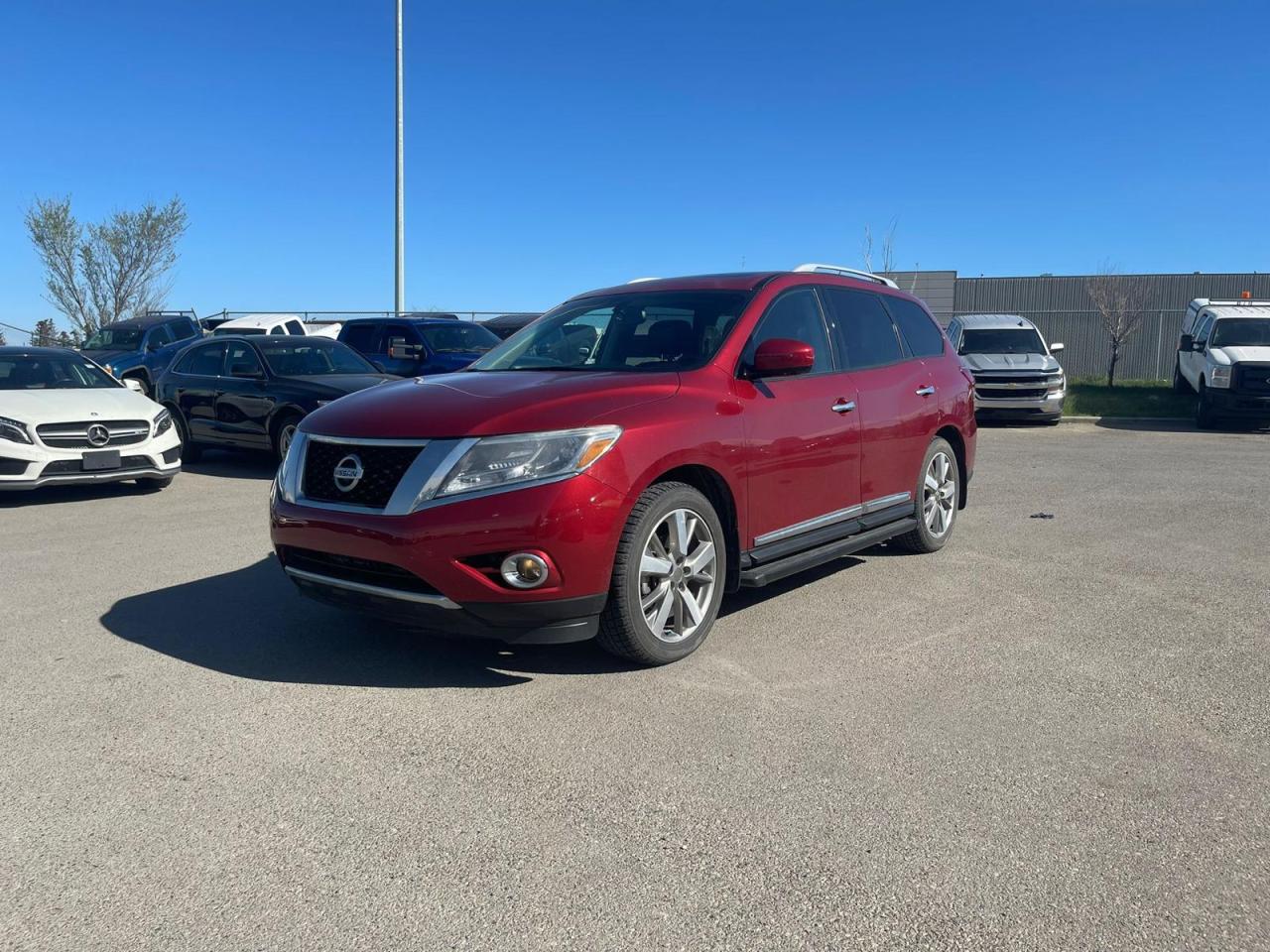 Used 2015 Nissan Pathfinder 4WD 4dr Platinum| $0 DOWN-EVERYONE APPROVED! for sale in Calgary, AB