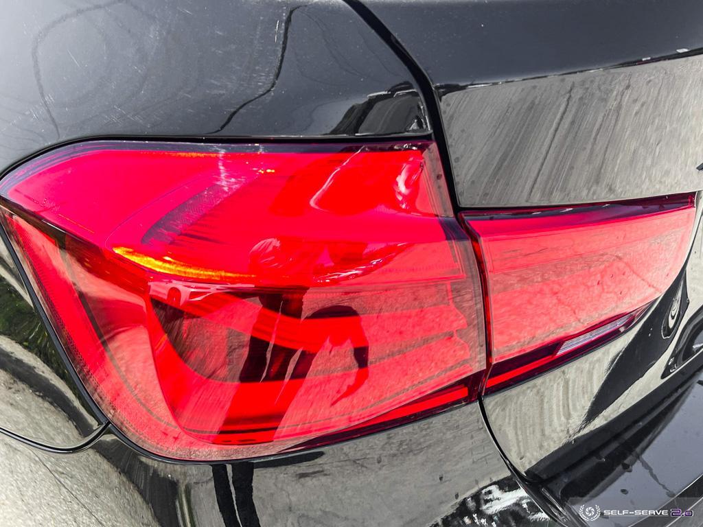 2018 BMW 3 Series 330i xDrive / NAV / ROOF / NO ACCIDENTS - Photo #9