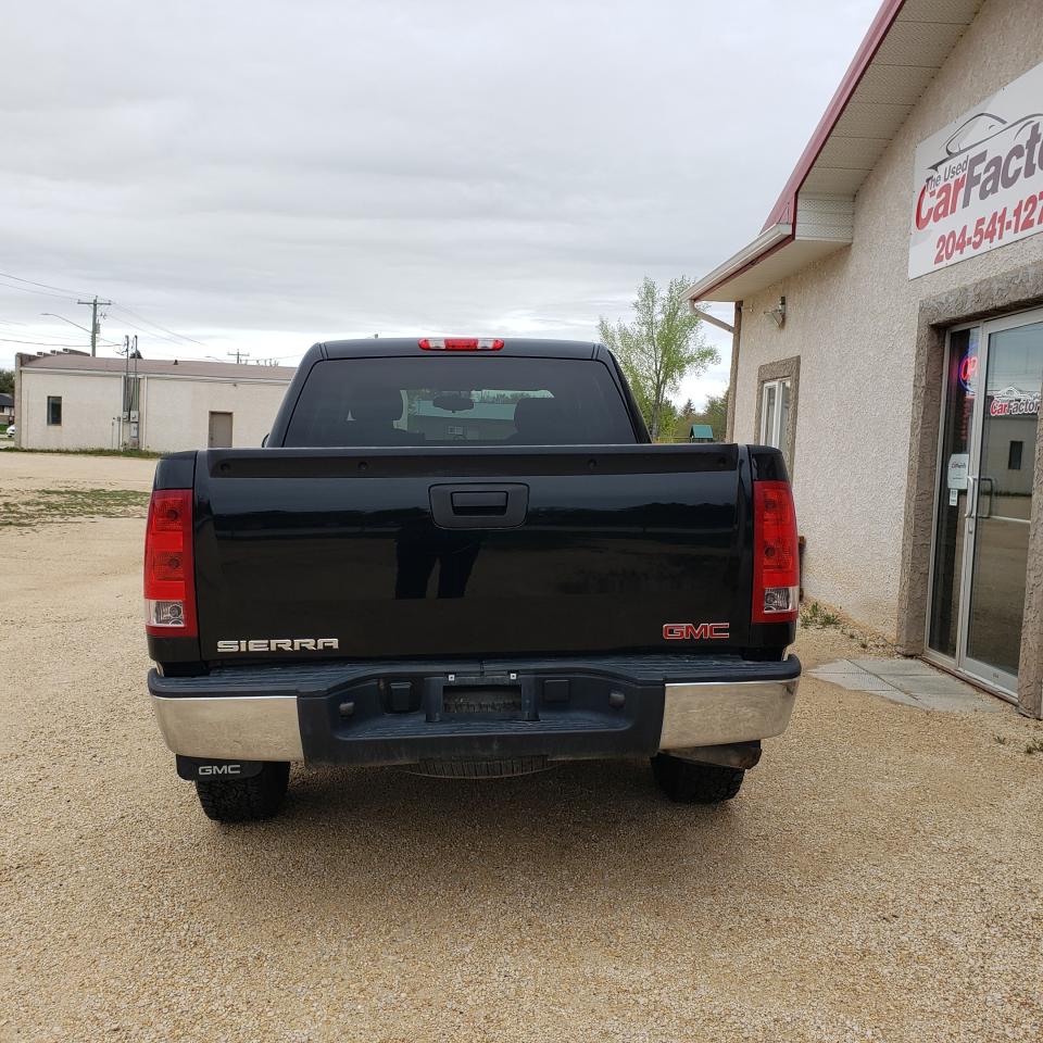 2013 GMC Sierra 1500 4WD Crew Cab 143.5" SL Nevada Edition - Photo #18