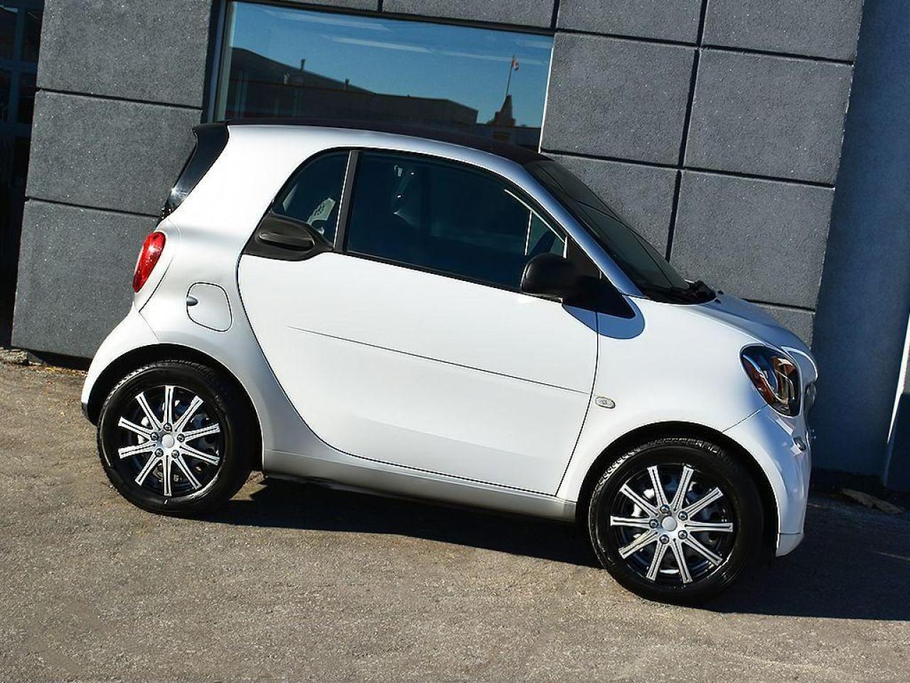 Used 2016 Smart fortwo NAVI|BLUETOOTH|LEATHER|HEATED SEATS for sale in Toronto, ON