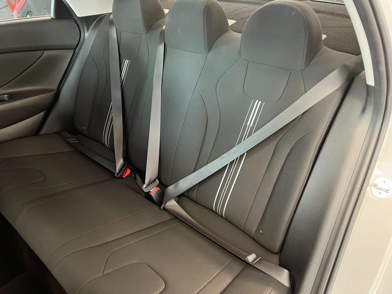 2021 Hyundai Elantra Preferred+Lane Keep+Apple Play+Camera+CLEAN CARFAX Photo82