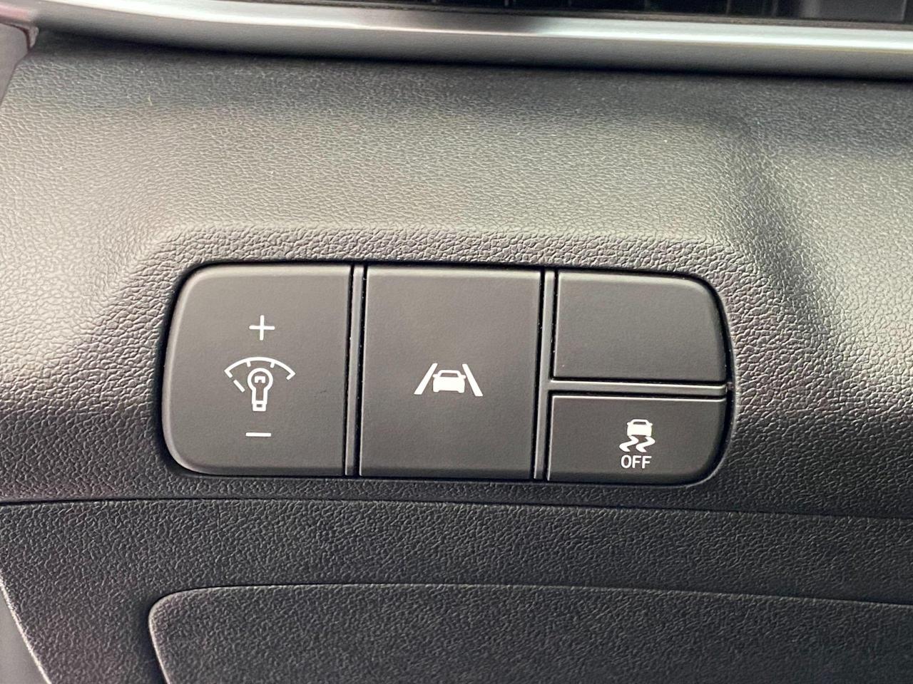 2021 Hyundai Elantra Preferred+Lane Keep+Apple Play+Camera+CLEAN CARFAX Photo107