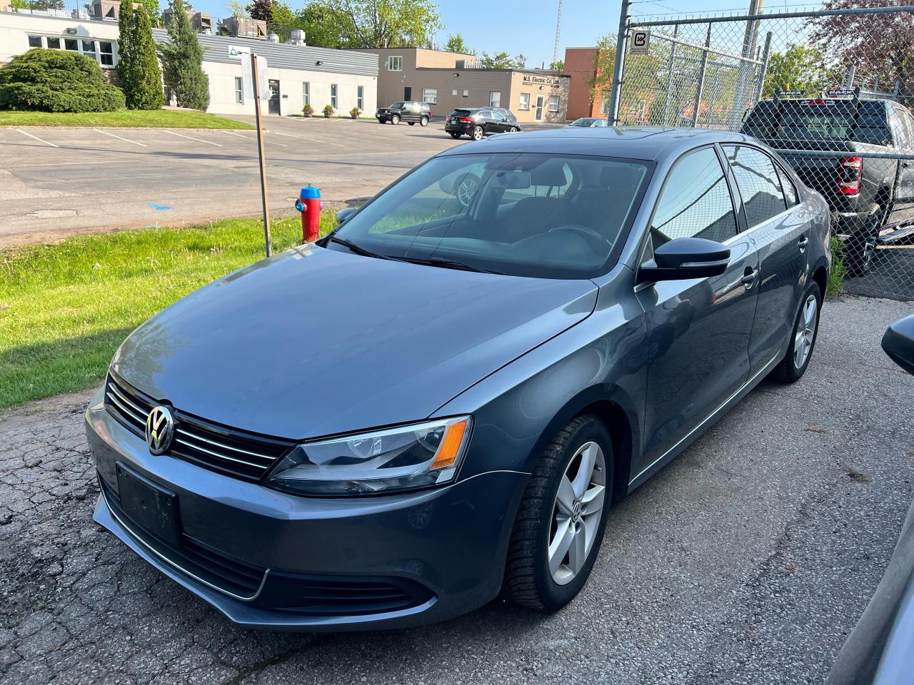 2013 Volkswagen Jetta 4dr 2.5L Auto Comfortline | SUNROOF | rebuilt  title