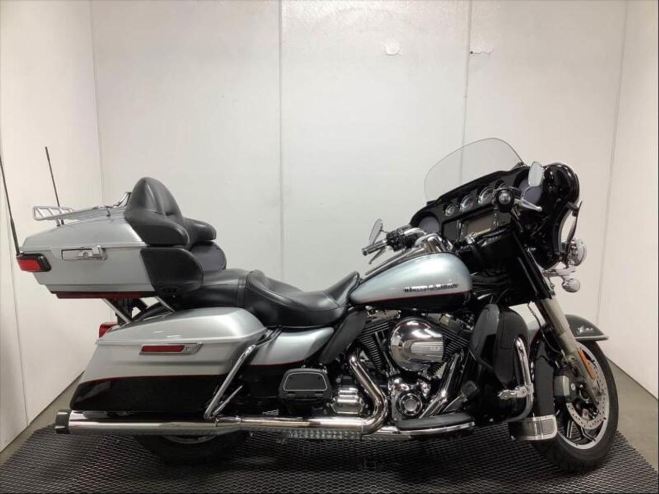 2015 Harley-Davidson FLHTKL Ultra Limited Low, 1690cc, 103 cubic inch V-Twin, 2 cylinder, manual, belt drive, cruise control, AM/FM radio, bluetooth, vented lower fairing, tour pack, highway pegs, passenger floor boards, silver exterior, black interior, leather.  $8,910.00 plus $375 processing fee, $9,285.00 total payment obligation before taxes.   Listing report, warranty, contract commitment cancellation fee, financing available on approved credit (some limitations and exceptions may apply). All above specifications and information is considered to be accurate but is not guaranteed and no opinion or advice is given as to whether this item should be purchased. We do not allow test drives due to theft, fraud, acts of vandalism and undetectable impaired driving. Instead we provide the following benefits: Complimentary Warranty (with options to extend), Limited Money Back Satisfaction Guarantee on Fully Completed Contracts, Contract Commitment Cancellation, and an Open-Ended Sell-Back Option. Ask seller for details or call 604-522-REPO(7376) to confirm listing availability.