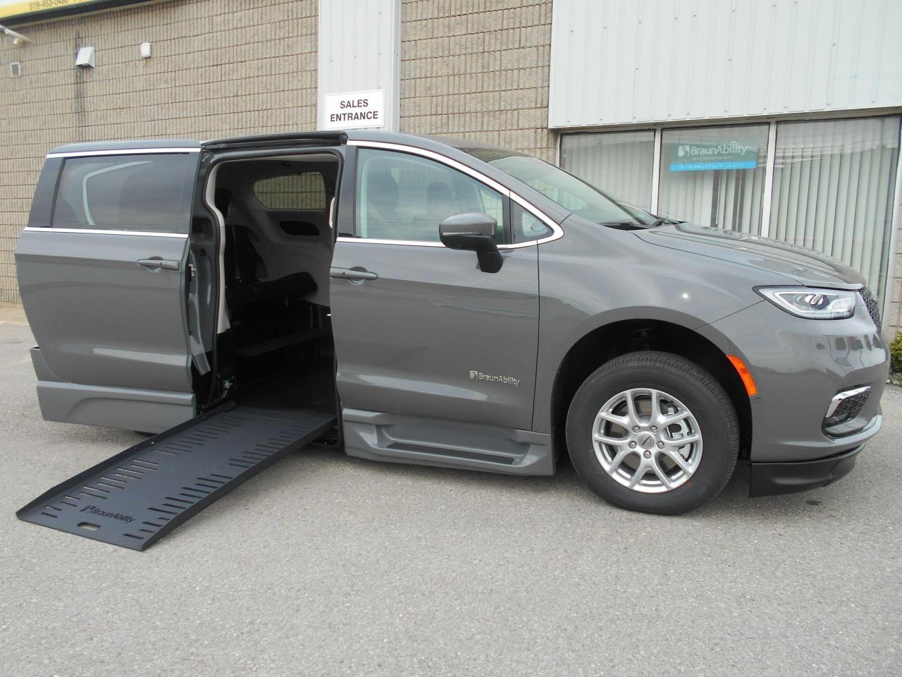 Used 2023 Chrysler Pacifica Touring L FWD-Wheelchair Accessible Side-Power for sale in London, ON