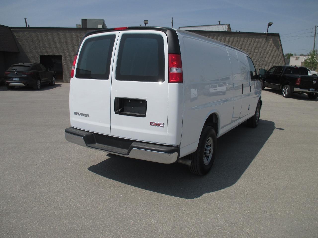 2022 GMC Savana 3500 RWD 3500 155" - Photo #5