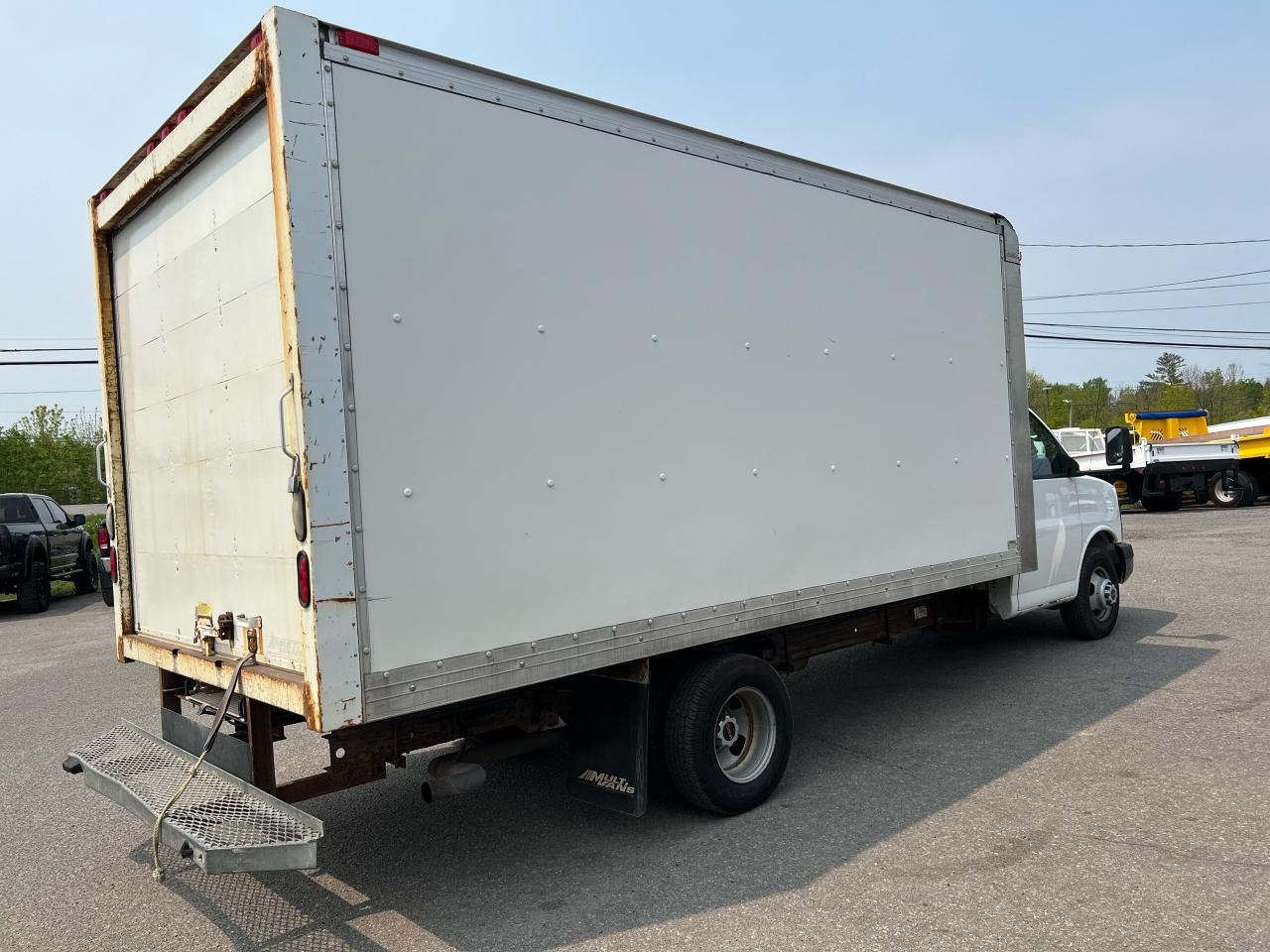 2014 GMC Savana 3500 16FT CUBE VAN Photo4