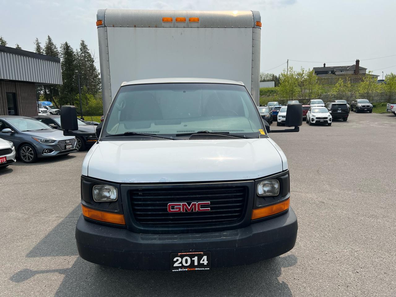 2014 GMC Savana 3500 16FT CUBE VAN Photo2