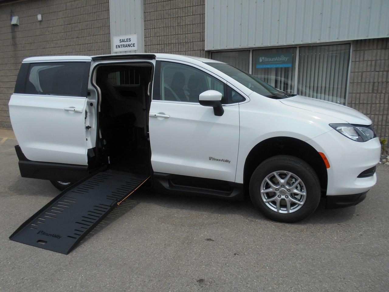 Used 2023 Chrysler Grand Caravan SXT 2WD-Wheelchair Accessible Side Entry for sale in London, ON