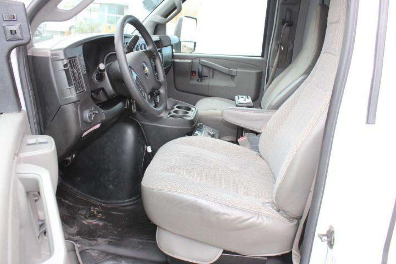 2016 Chevrolet Express  Photo4
