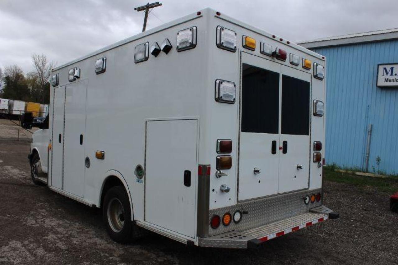 2016 Chevrolet Express  Photo3