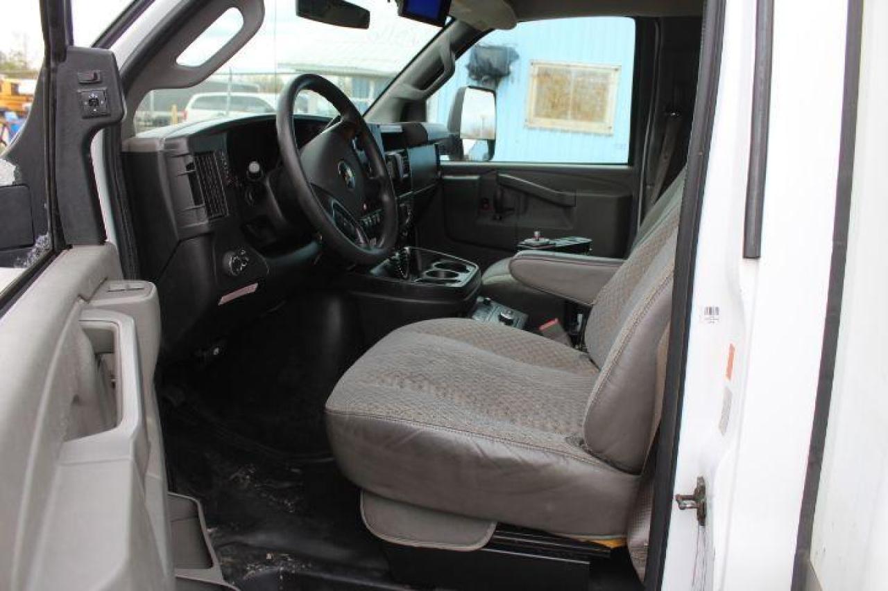 2016 Chevrolet Express  Photo4