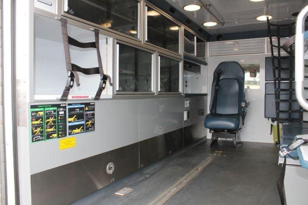 2016 Chevrolet Express  Photo