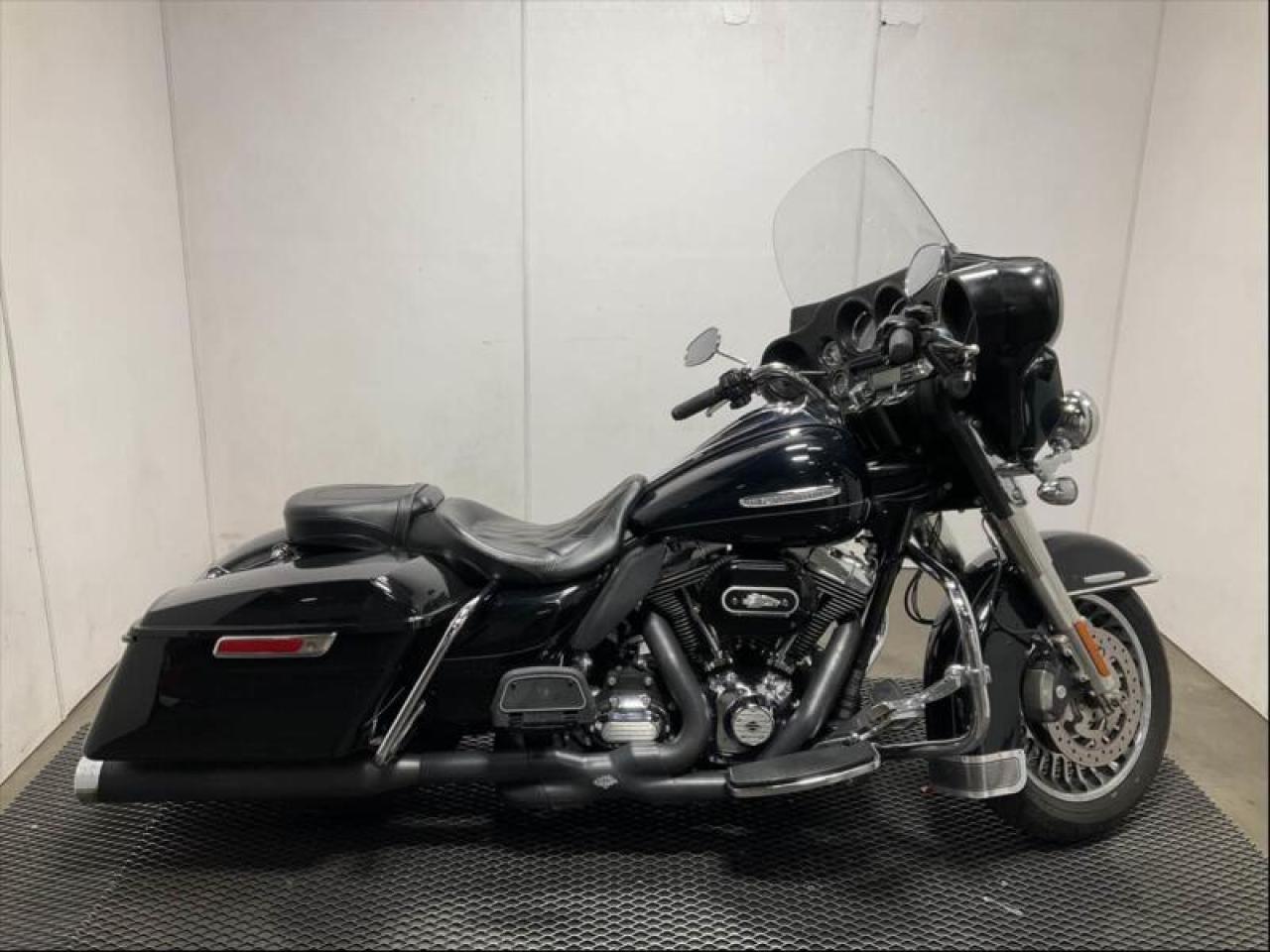 Used 2012 Harley-Davidson FLHTK Electra Glide Ultra Limited Electra Glide Ultra Limited Motorcycle for sale in Burnaby, BC