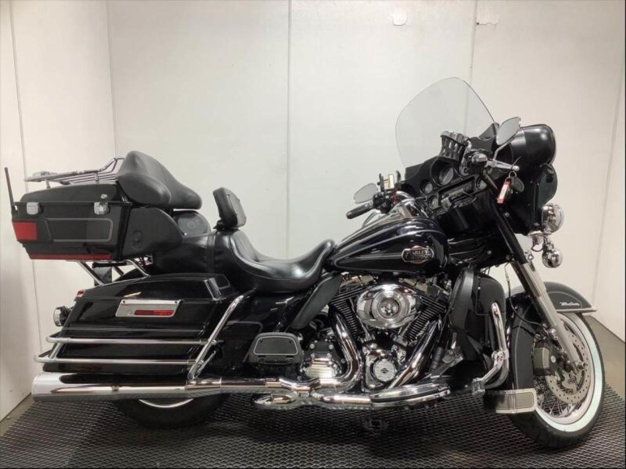 Used 2013 Harley-Davidson FLHTCU Electra Glide Ultra Classic Motorcycle for sale in Burnaby, BC