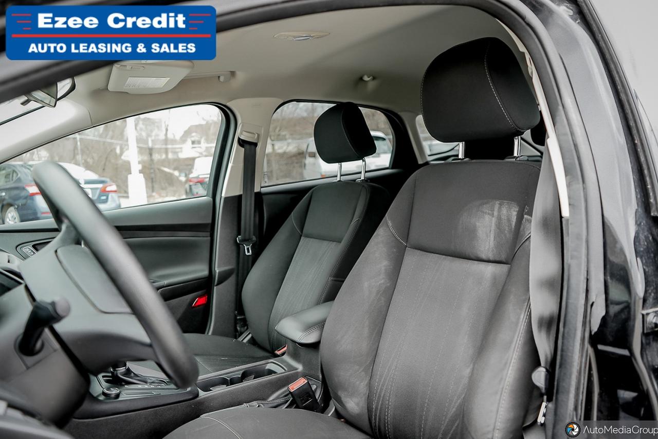2015 Ford Focus SE Photo12