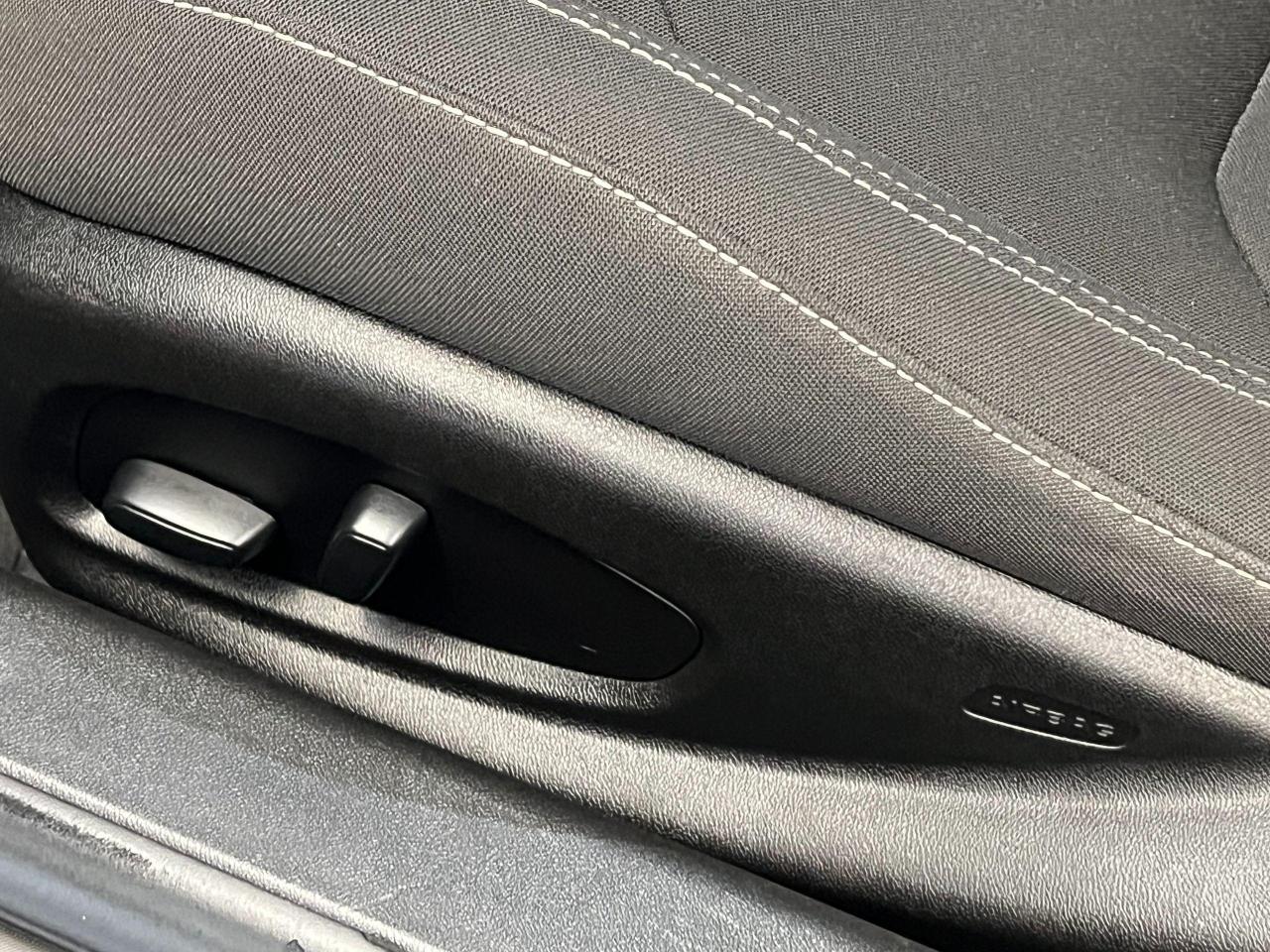 2019 Chevrolet Camaro LS 2.0T+ApplePlay+Camera+Heated Seats+CLEAN CARFAX - Photo #44