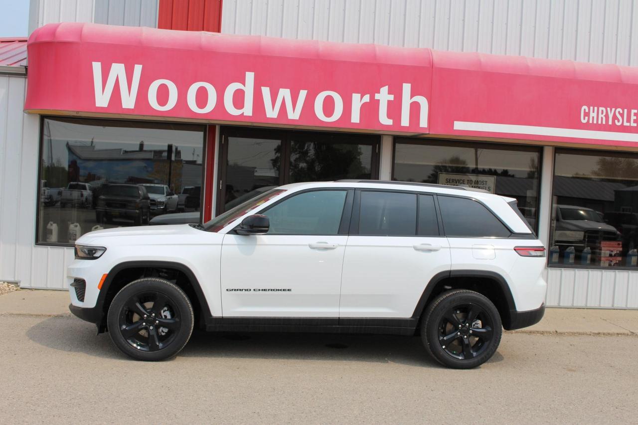 New 2023 Jeep Grand Cherokee Altitude for sale in Kenton, MB