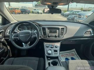 2016 Chrysler 200 LX / AUTO / AC / POWER GROUP / ONLY 133,000KM - Photo #13