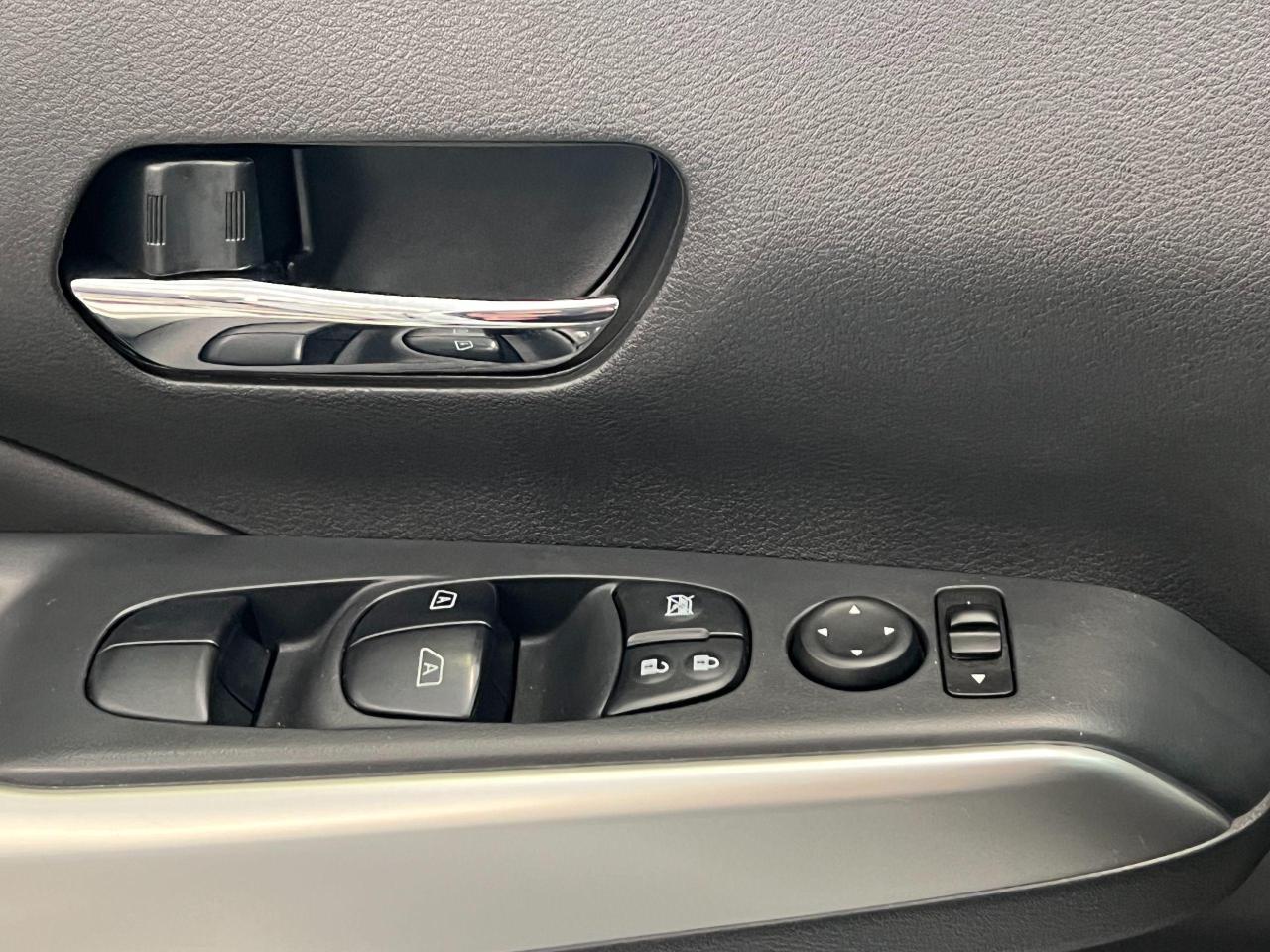 2019 Nissan Kicks SR+Leather+ApplePlay+BlindSpot+CLEAN CARFAX Photo53