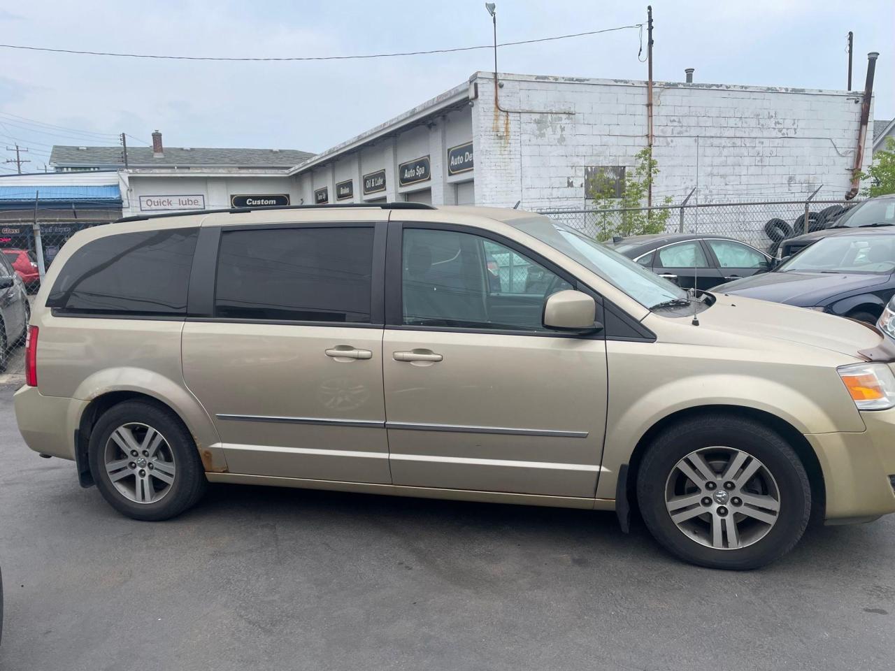 2010 Dodge Grand Caravan SXT *STOW N GO, DVD, BACKUP CAMERA* - Photo #4