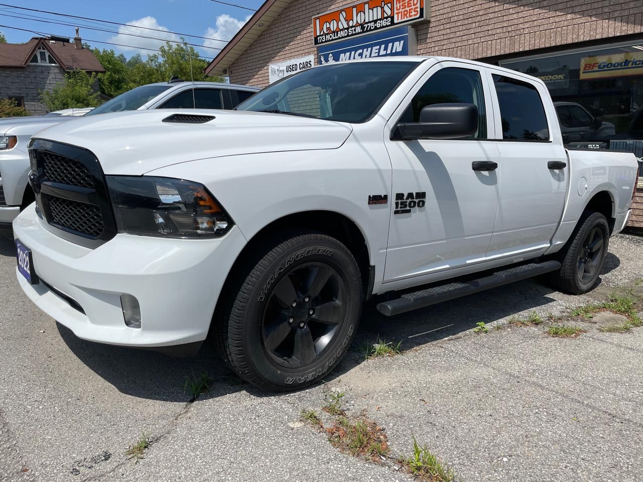 2022 RAM 1500 Classic EXPRESS 4X4 CREW CAB 5'7" BOX