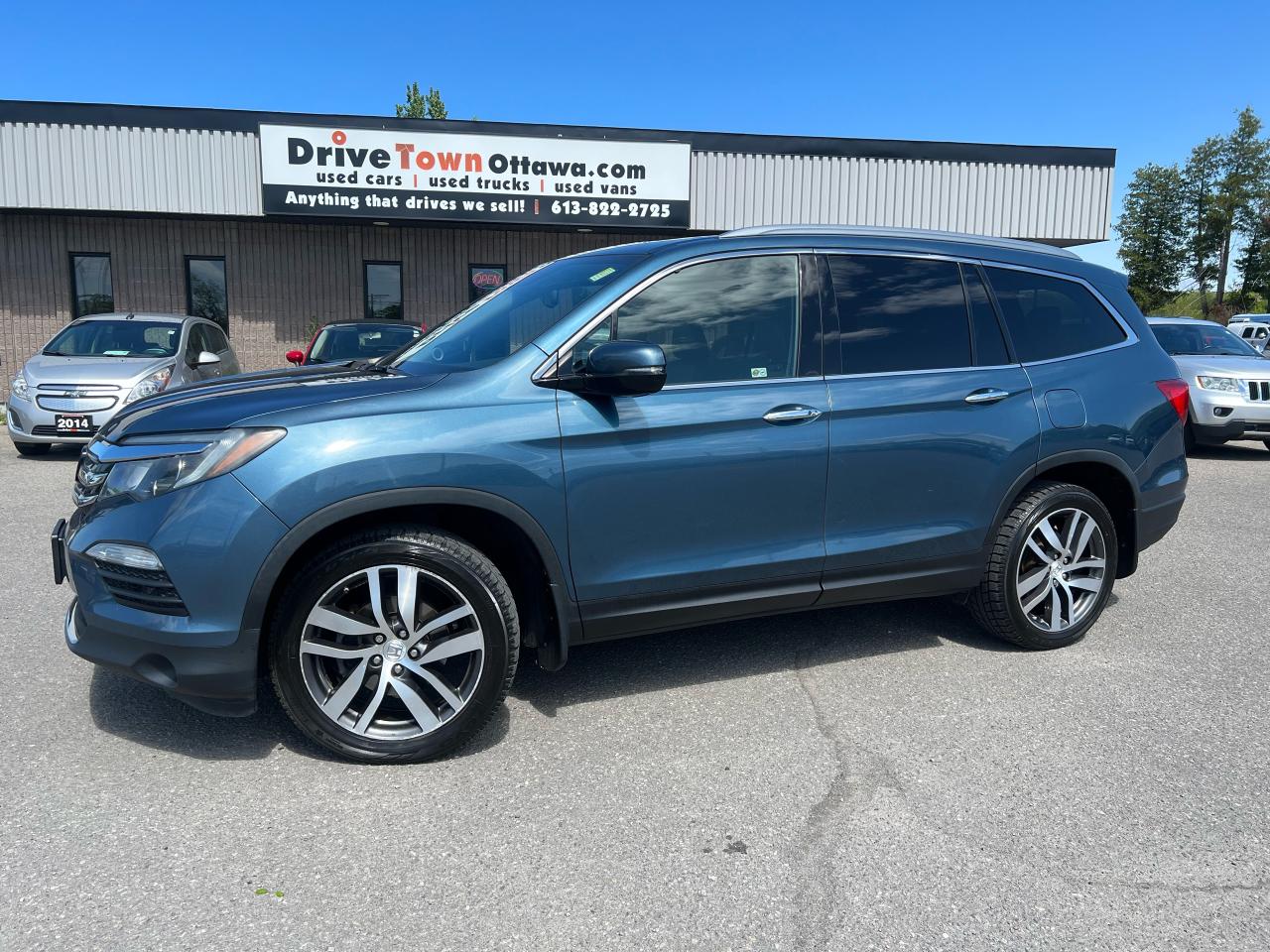 Used 2016 Honda Pilot Touring 4X4 **7 Passenger** for sale in Ottawa, ON
